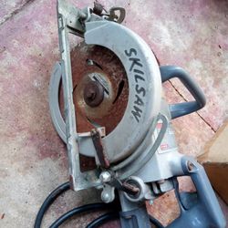 Skilsaw Worm Drive 7 1/4" Circular Saw 