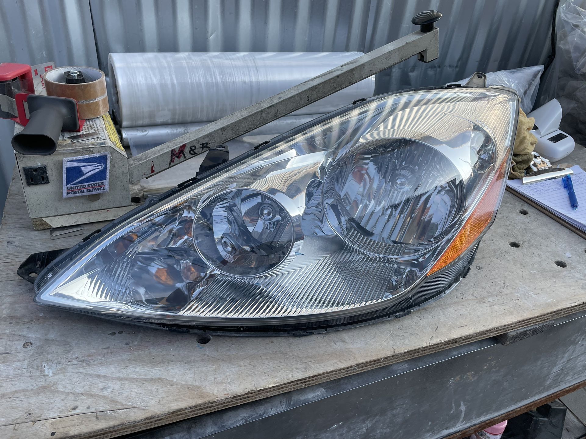 2006-2010 Toyota Sienna Left Headlight 