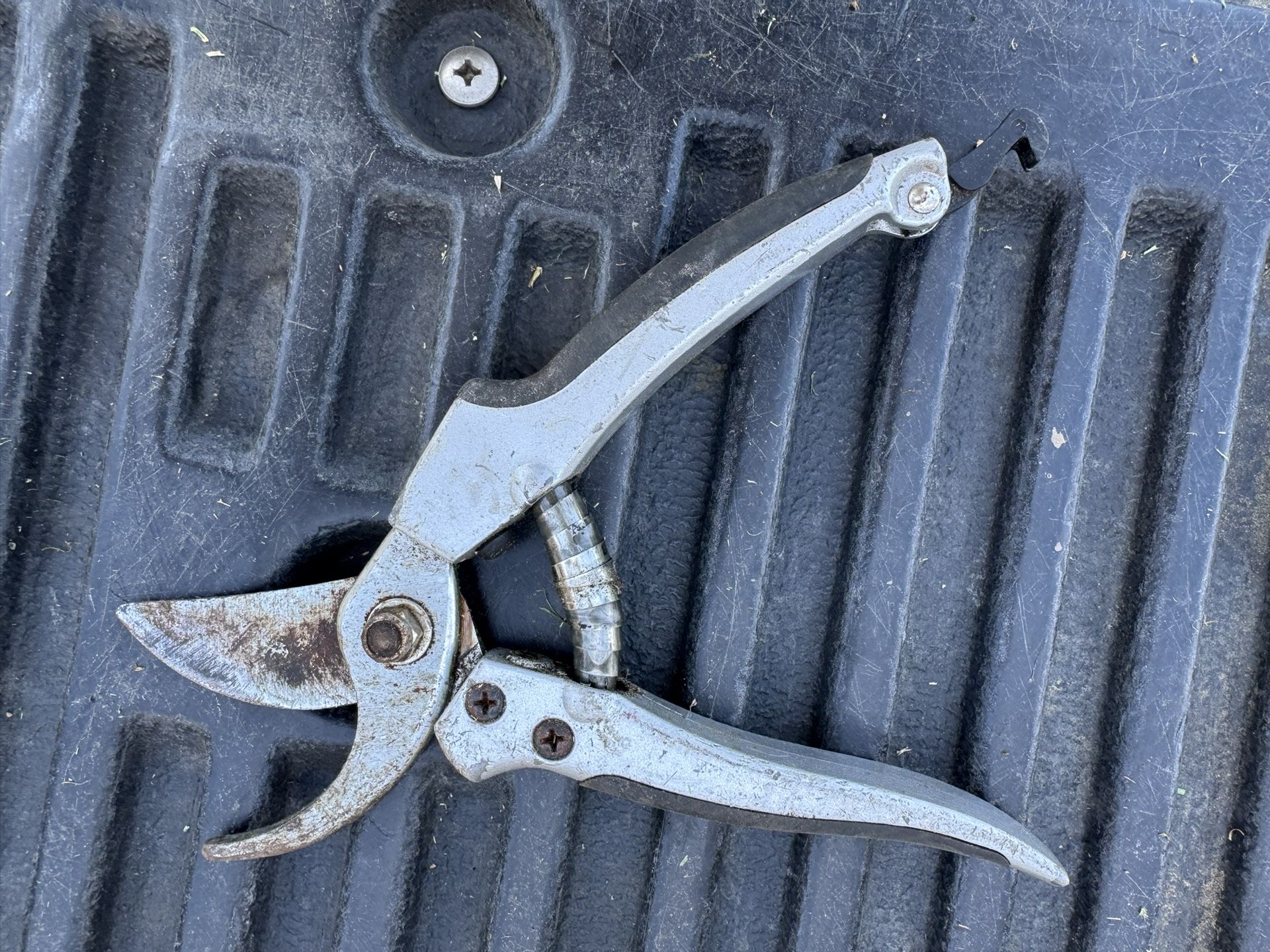 gardener clippers is still in good condition