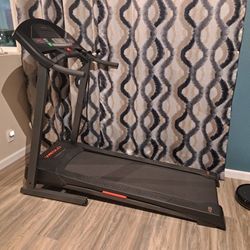 Treadmill - Like New Condition - See Photos And Description For Details