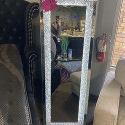 LED Mirror! $399! 🪞! Easy Financing! ⭐️🩷 