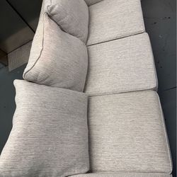 Stylish and Comfy Couch for Sale! 🌟