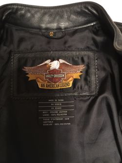 Size women medium in great shape all zippers work