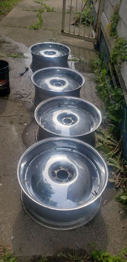 (4) 30 inch truck rims