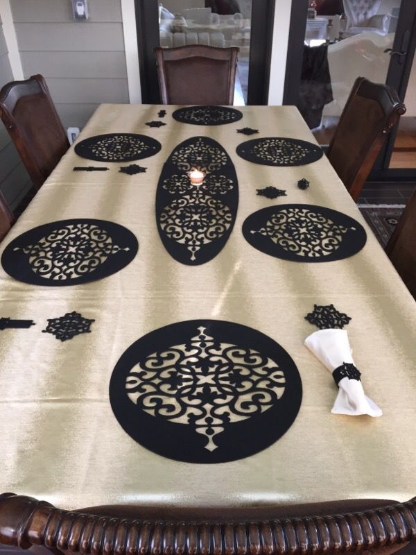 Brand new table runner set, great gift for Valentine's Day