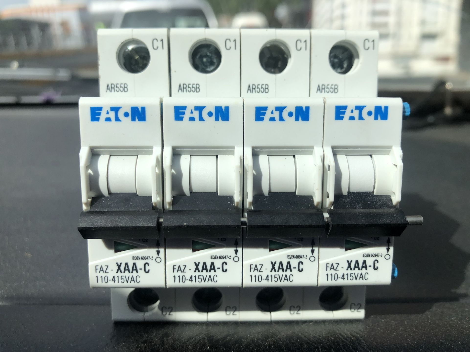 LOT 4 single pole Eaton Circuit Breaker FAZ-XAA-C 110-415VAC 