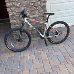 GIANT Mountain Bike