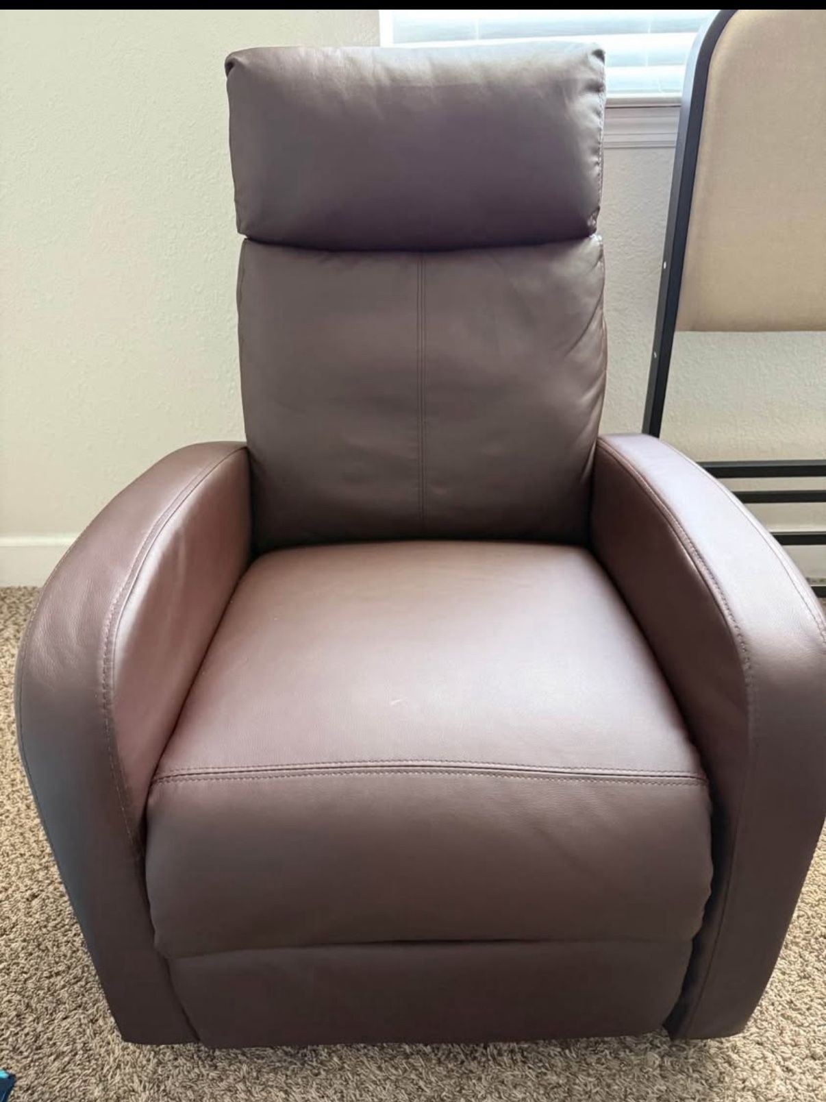Reclining sofa that gives massage