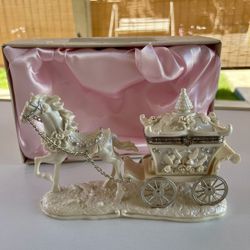Horse carriage With Small Storage Box Decor 