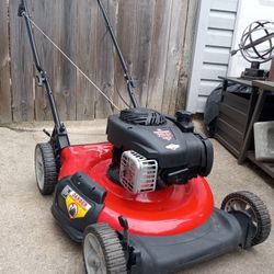 Like-New Yard-Machines 21" Inch Push Lawnmower 