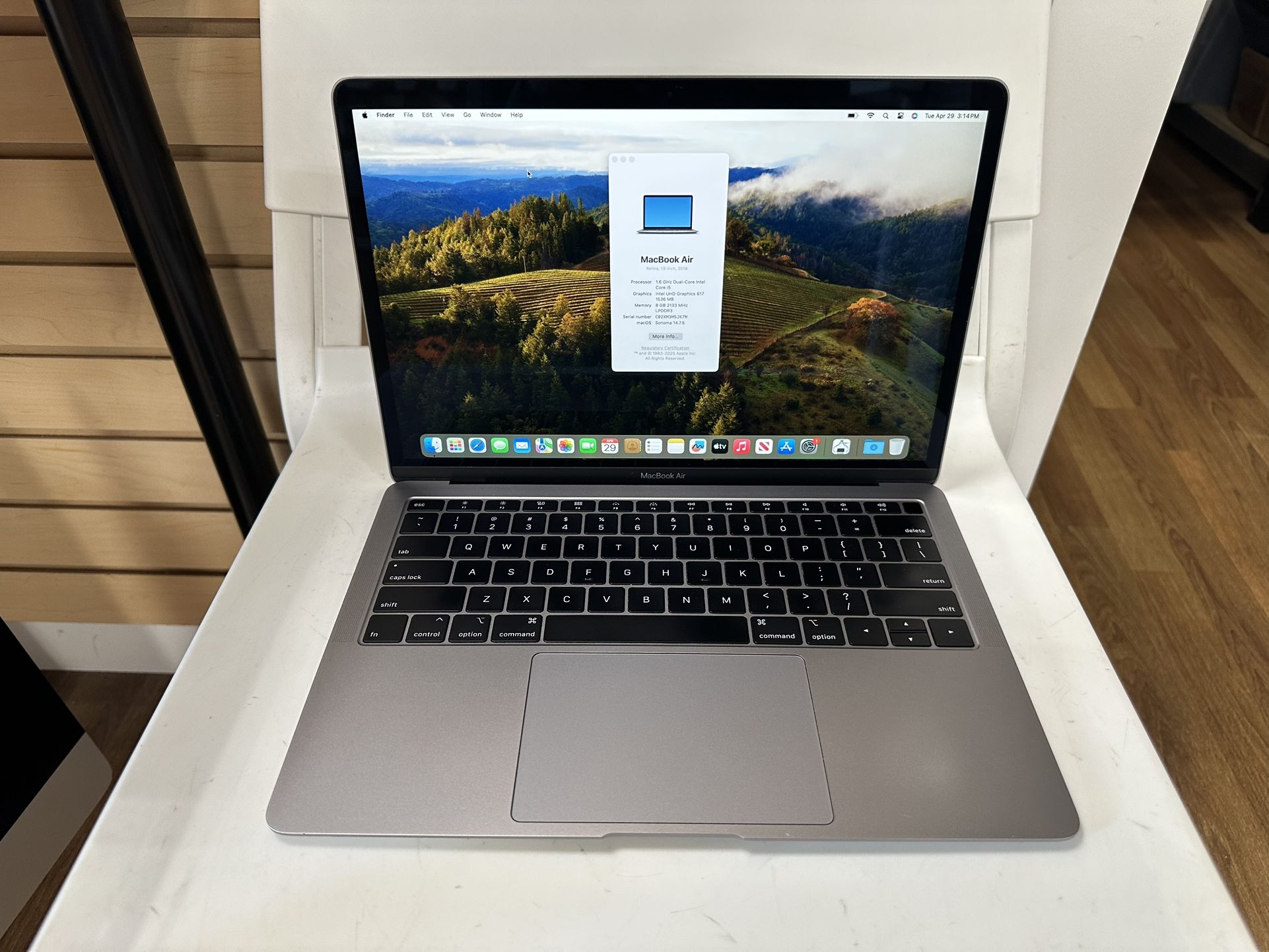 Macbook Air Retina 13 inch 2018 core i5 8GB RAM 256GB SSD