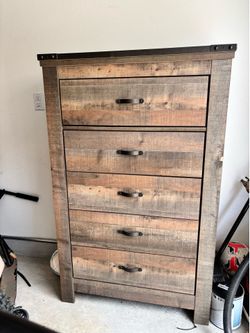 Dresser / cabinet