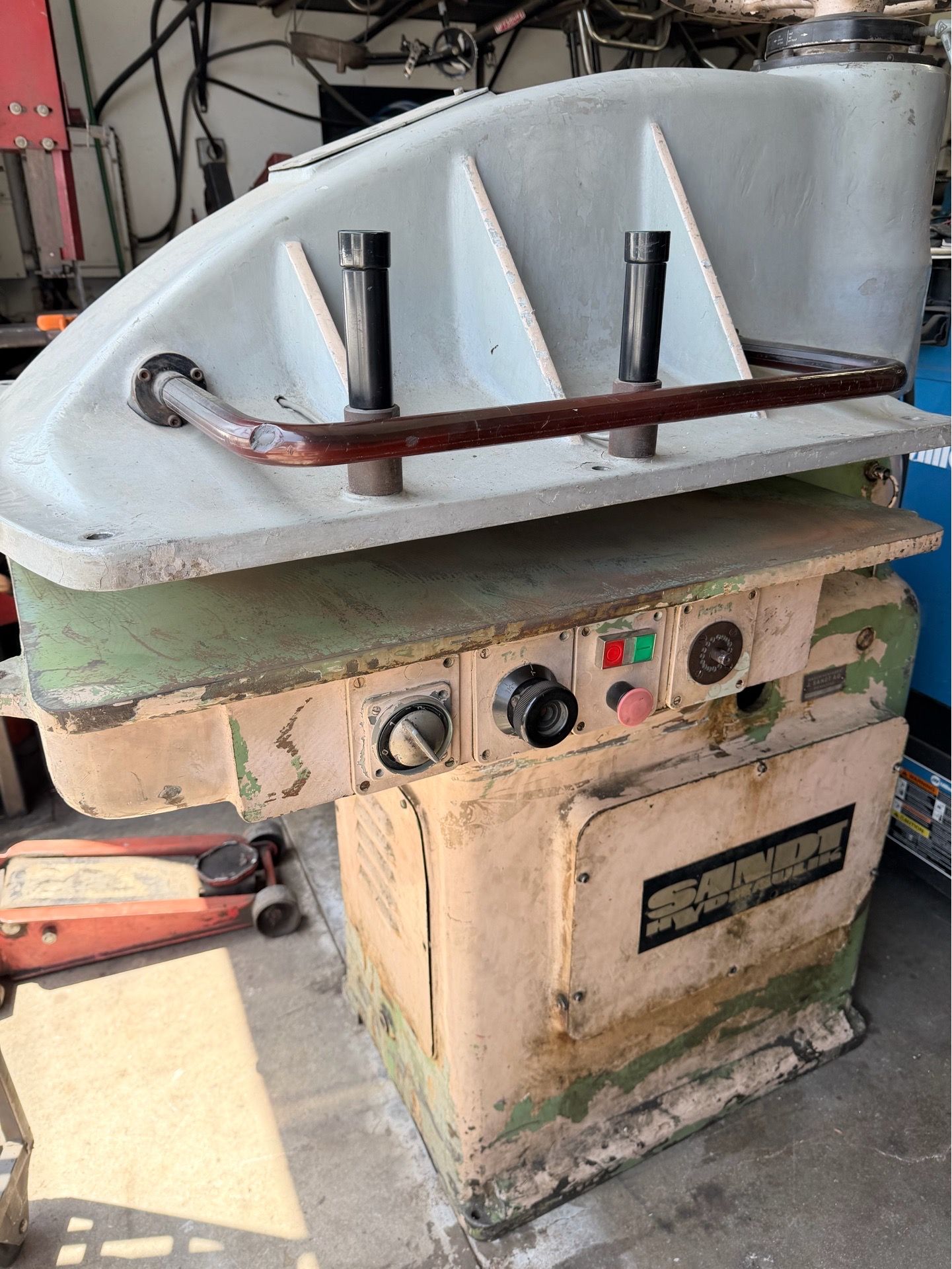 Clicker press / SANDT HYDRAULIK