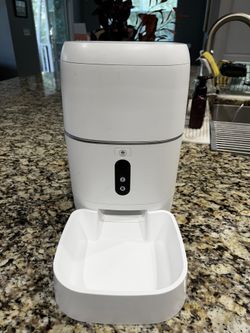 Pet Feeder w/ Camera – App Controlled, Auto Meals