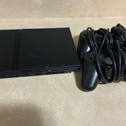 Play Station 2 + 2 Controllers.