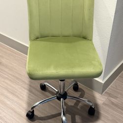 Green Velvet Rolling Chair – Vanity / Desk Chair