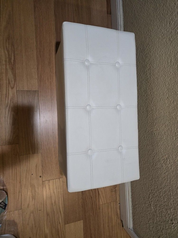 White Storage Room Bench 