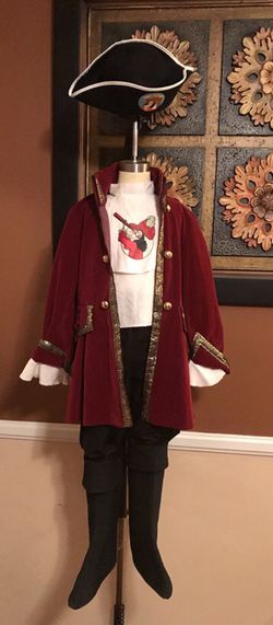Authentic DISNEYLAND CAPTAIN HOOK costume size 6-6X-PLEASE SEE ALL PHOTOS  AND READ FULL DESCRIPTION-6 peace costume, hat and boots included. for Sale  in Upland, CA - OfferUp