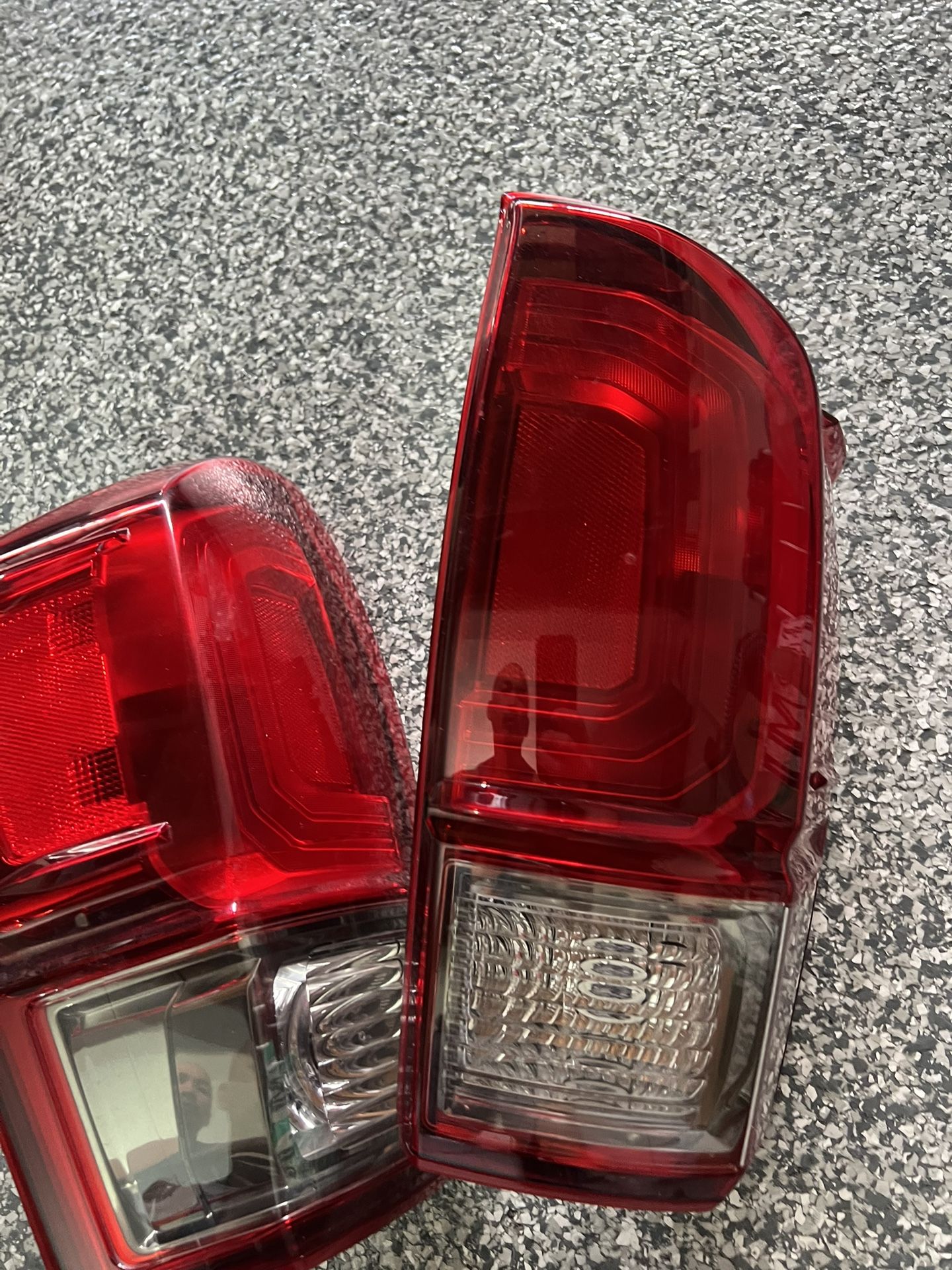 3rd Gen Tacoma Oem Taillights Both $85