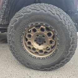 Gladiator Mojave Oem Tire Set
