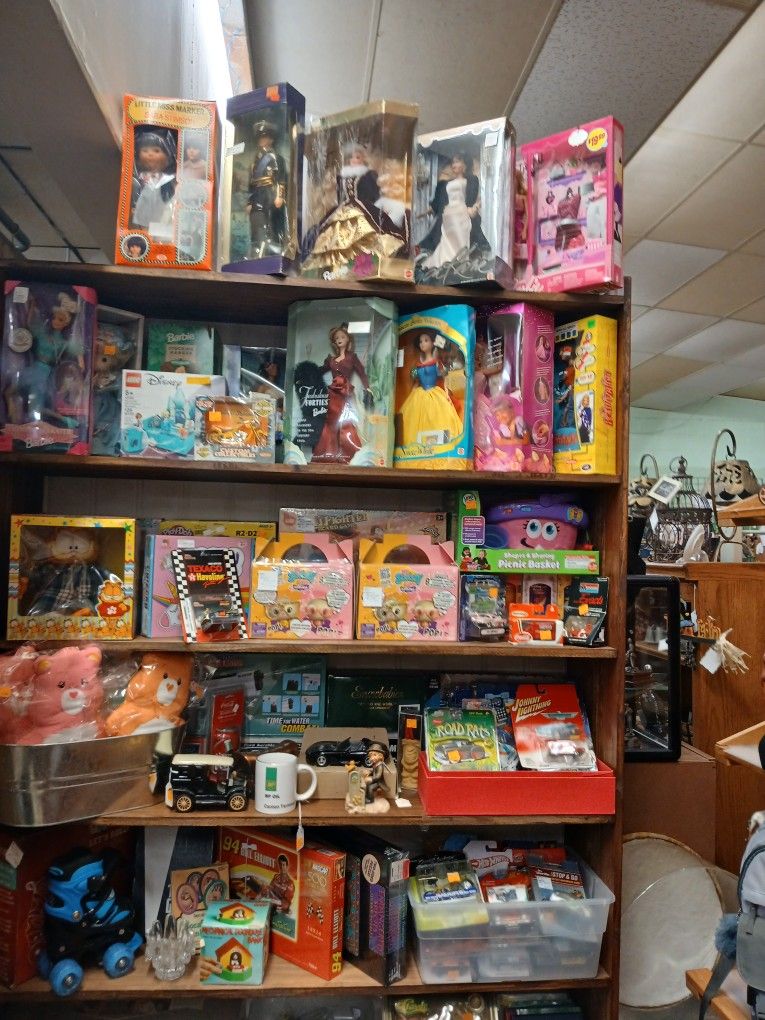 Barbies,toys,luggage, Halloween 🎃, Beer Items, Jewelry