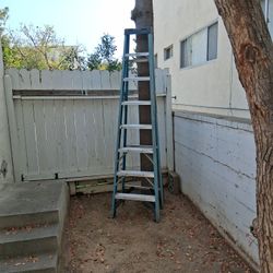 GREAT DEAL 8 Foot Werner Fiberglass Ladder $35 Works GREAT 