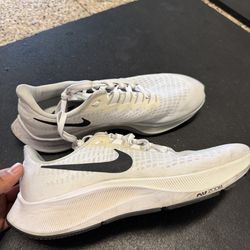 Men’s running shoes size 9 (Nike Pegasus 37)