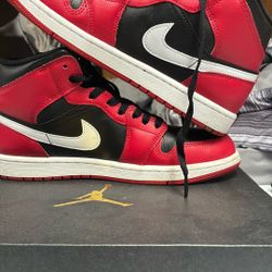 Jordan 1 Mid 