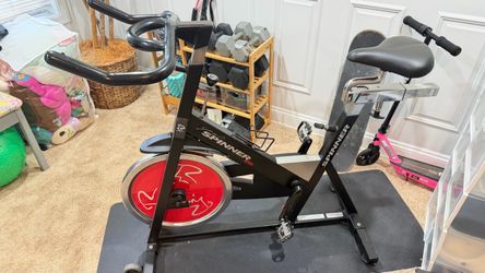 Cycling stationary bike w/ shoes