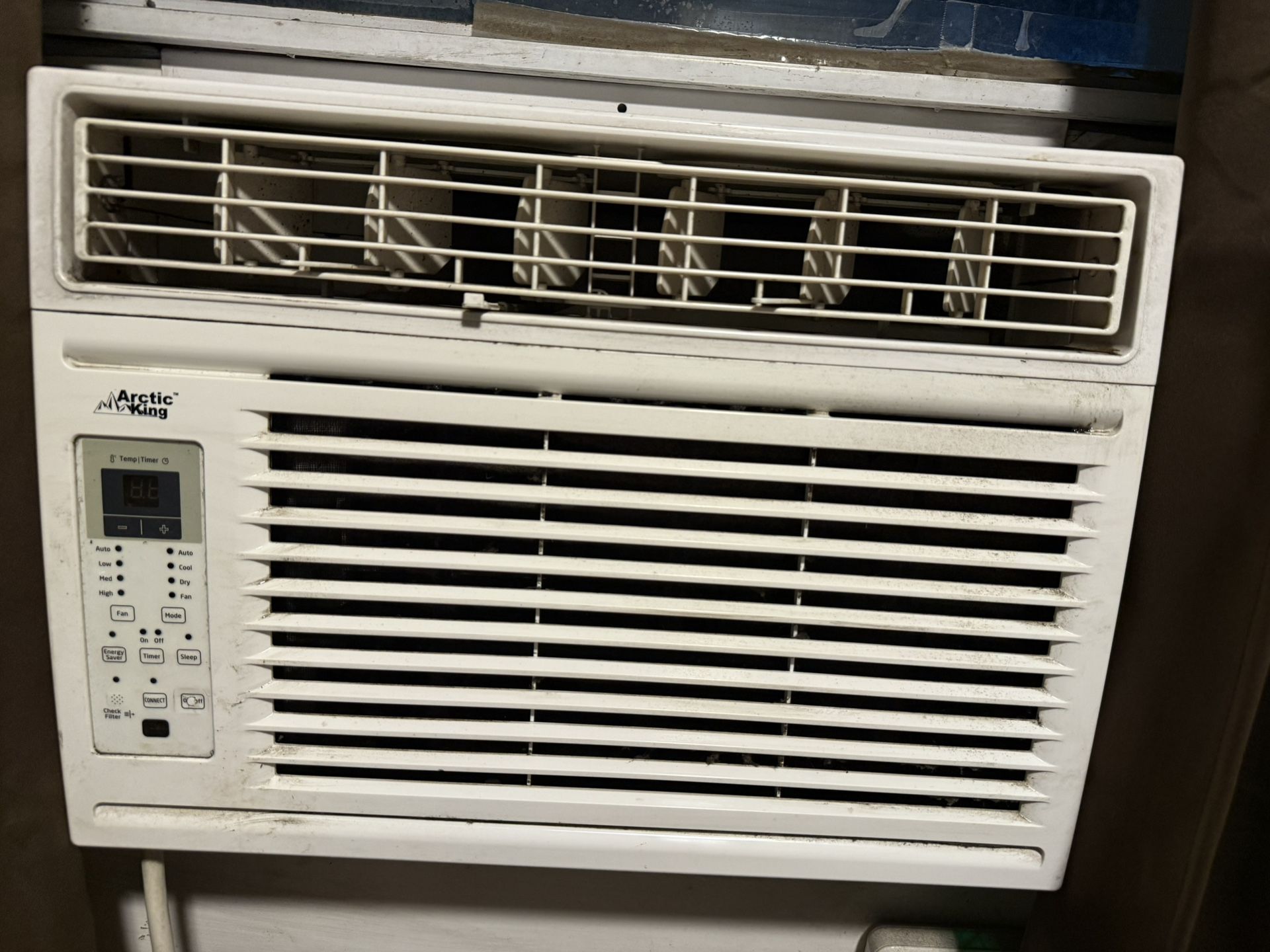 Air Conditions 4  All Together 12000 BTU 1unit  The Other Are 5-6000 BTU
