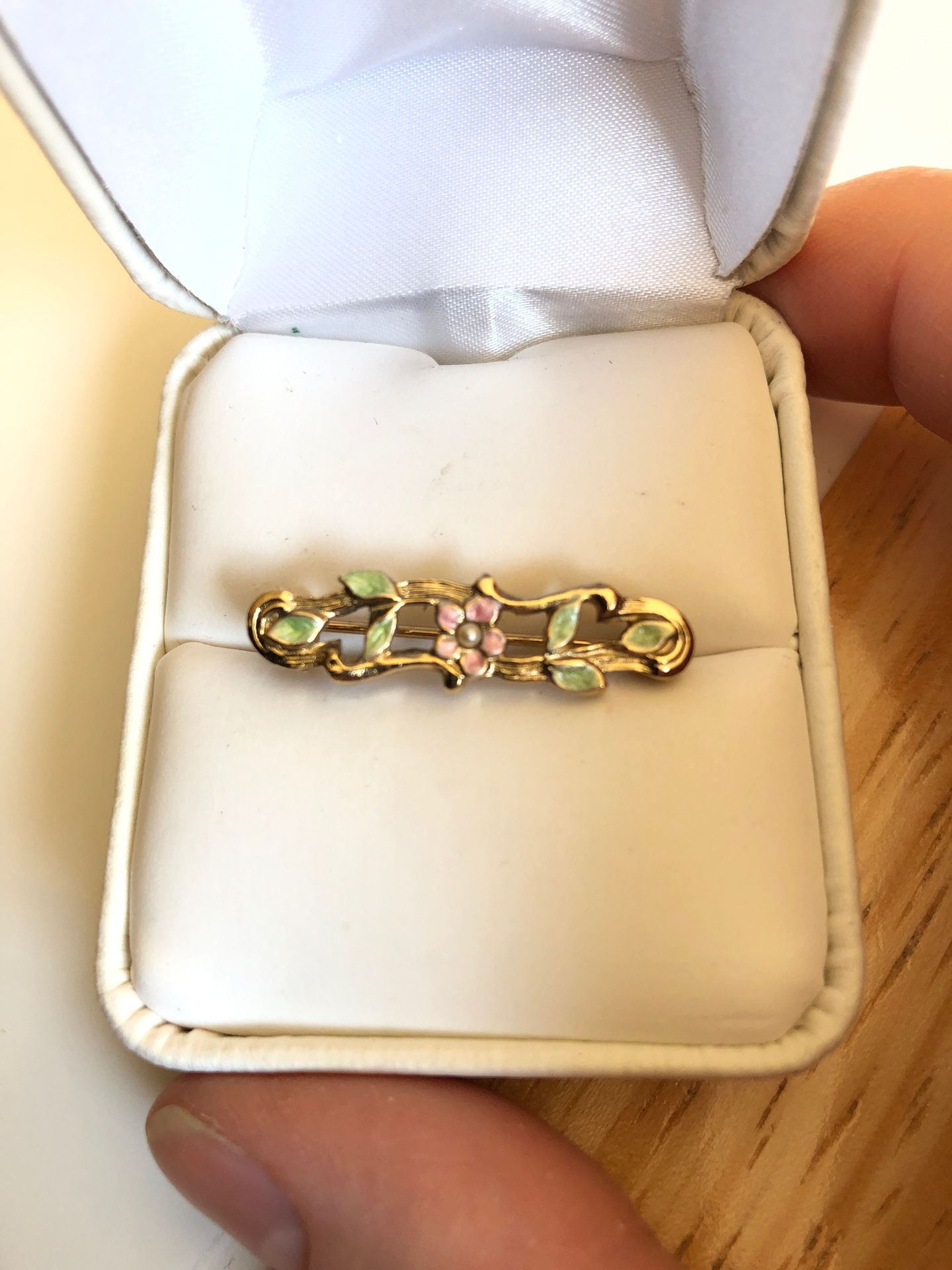 1928 Collection flower pin