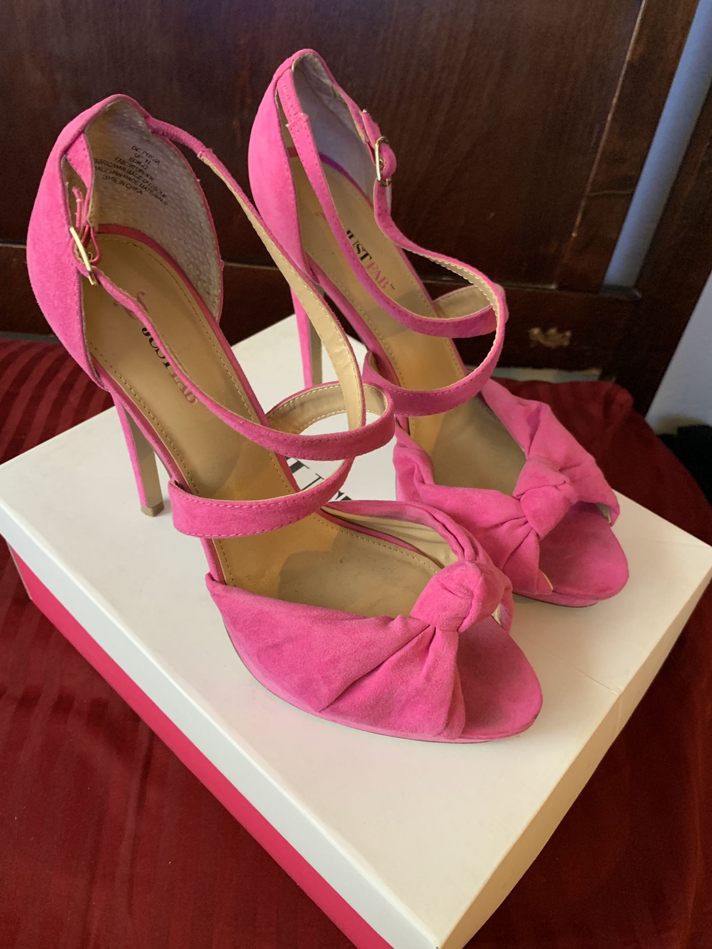 Pink bow heels