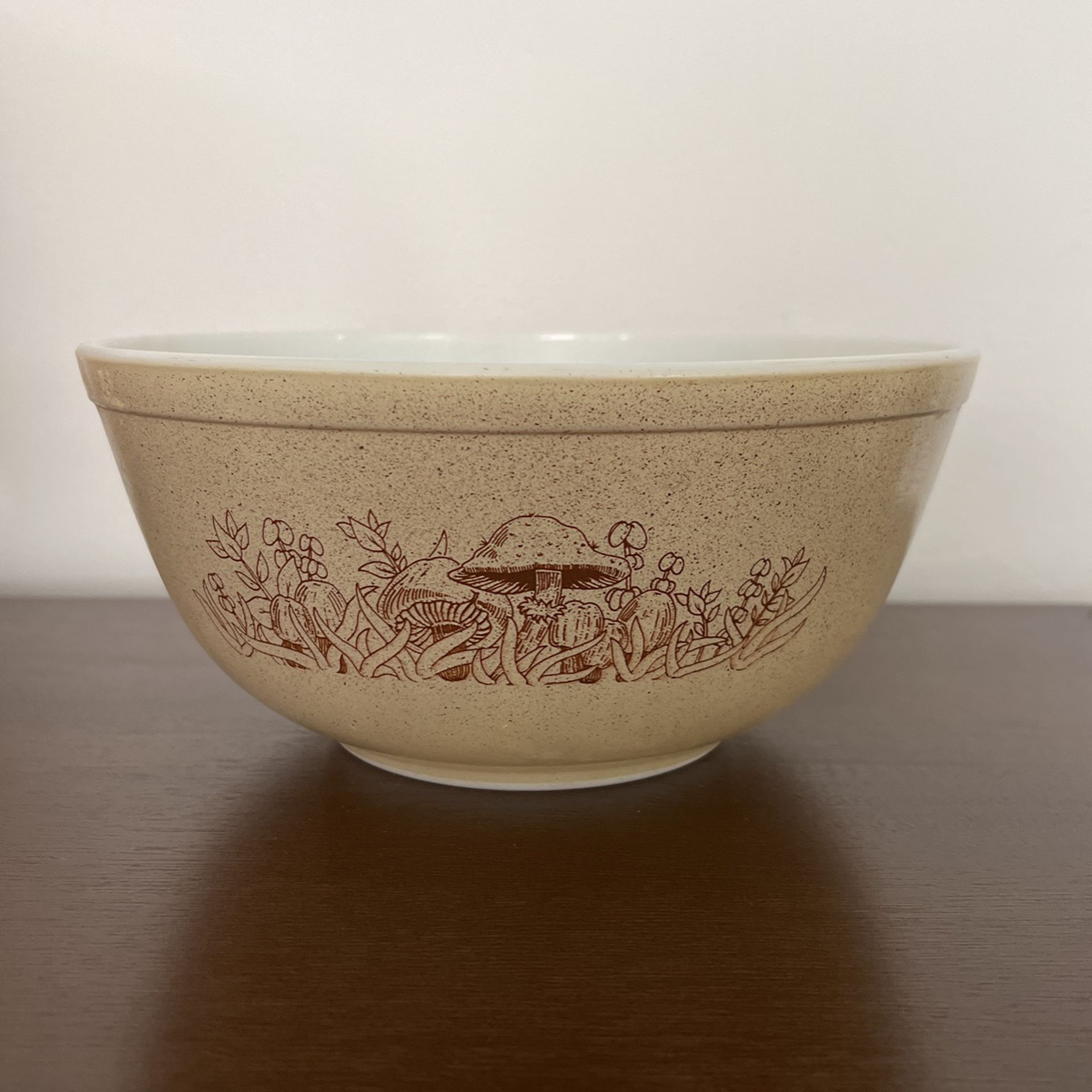 PYREX Forest Fancies 403 8” 2.5 Quart Mixing Bowl, 1980s Collectible White Glass Beige Speckled Mushroom Toadstool Corning
