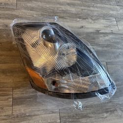 Headlight Compatible with Volvo VNL VN 2004 - 2017 Volvo VNL Headlights VN Halogen Headlamp