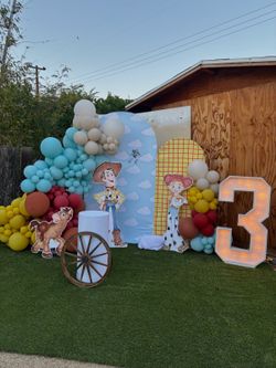 Marquee letters