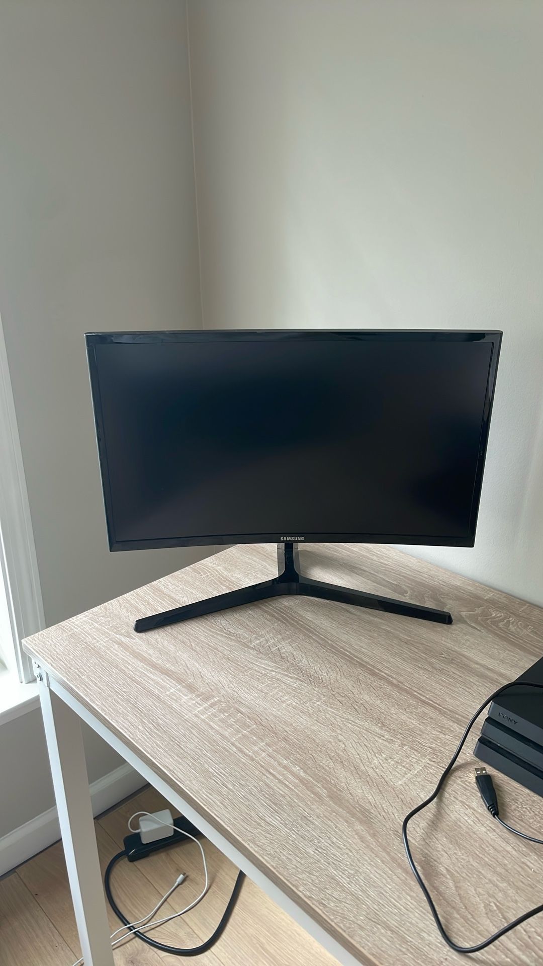 Samsung 24” Curved Monitor WITH GAMER SETTING