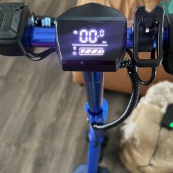 2024 Caroma E22 Pro Electric Scooter (trade)