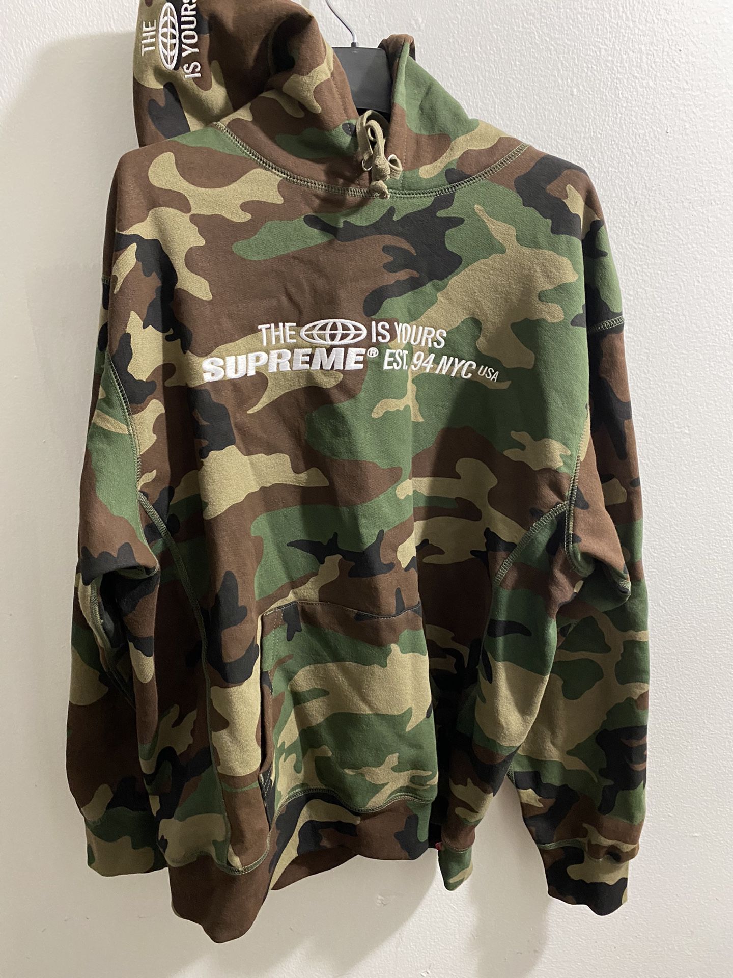 Supreme Hoodie The World Is Yours Size Large 