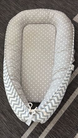 Baby Nest Pod Lounger Gray Star Pattern - no pet /non smoking house