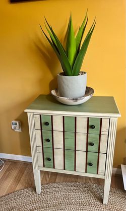 Charming Accent Chest with Decorative Plant – Perfect Statement Piece