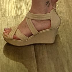 Nude wedges NEW