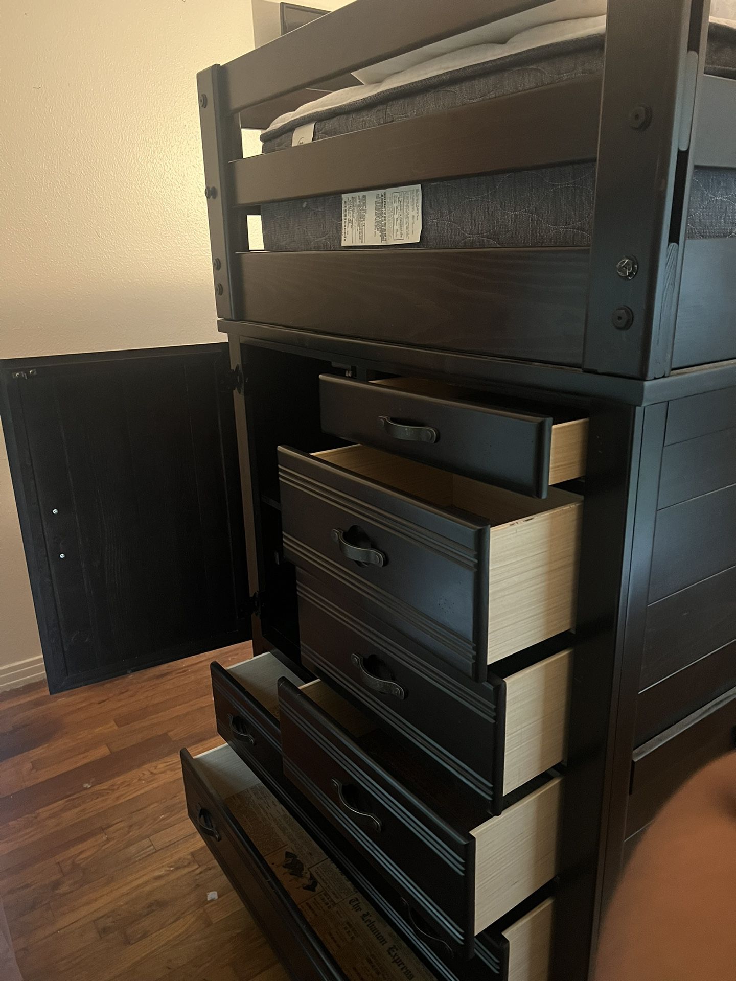 Twin Bunk bed