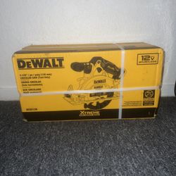 DEWALT XTREME 12-volt Max 5-3/8-in Brushless Cordless Circular saw