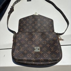 LV Pochette Métis Monogram