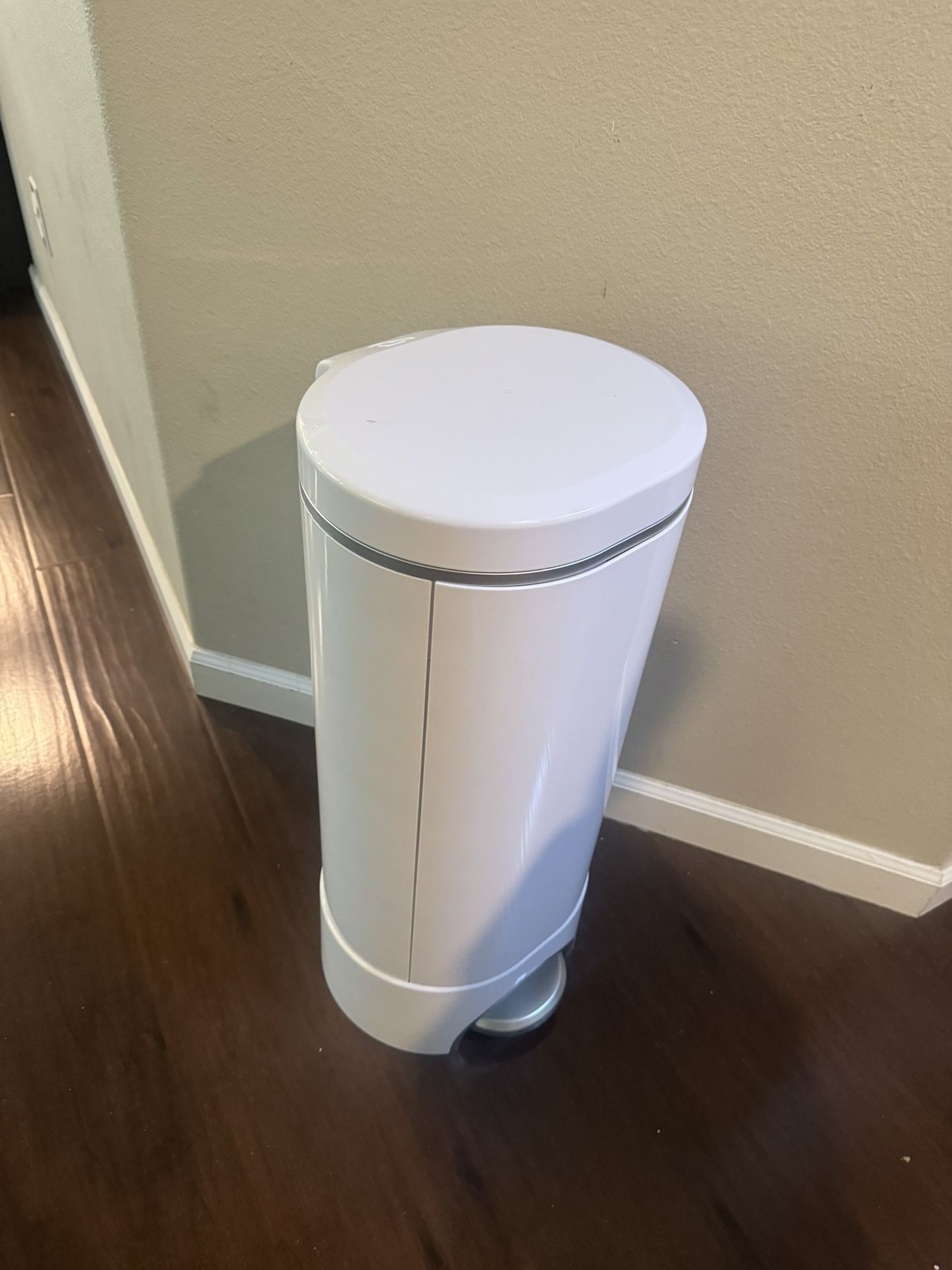 Munchkin Diaper Pail + Refill Bags