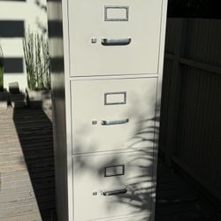 HON 4-Drawer Metal File Cabinet - Locking- Made In USA -$120