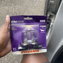 Sylvania 9006 Light Bulbs/ Headlights
