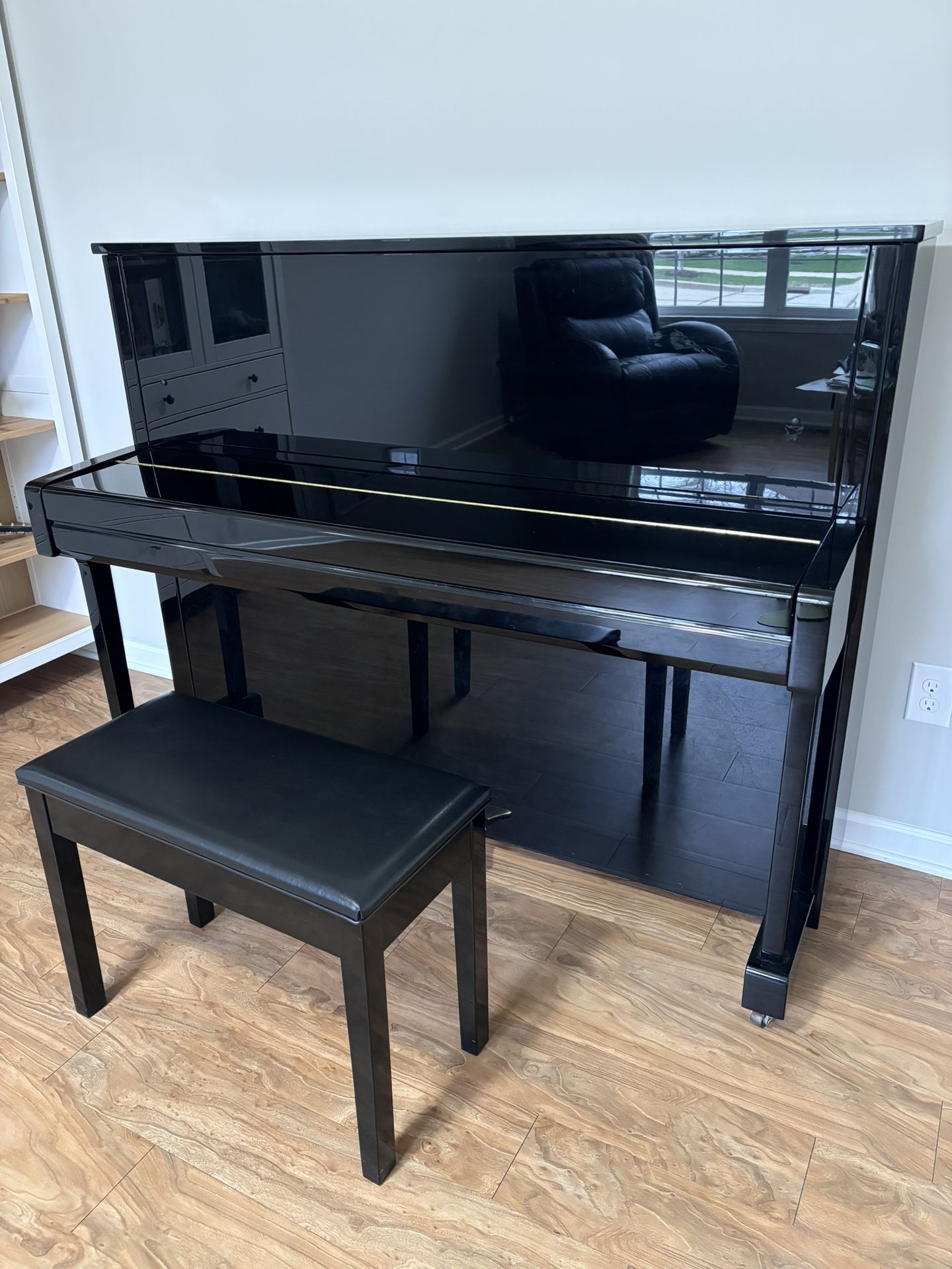 Yamaha B3 PE upright piano - excellent condition