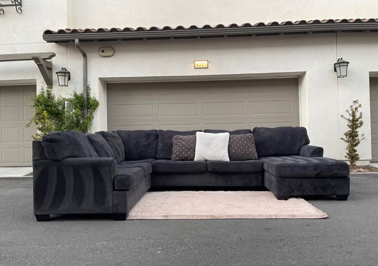 Huge Dark Grey Sectional Couch Soga In Excellent Condition- FREE DELIVERY ๐