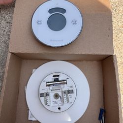 Honeywell Lyric Round Thermostat 